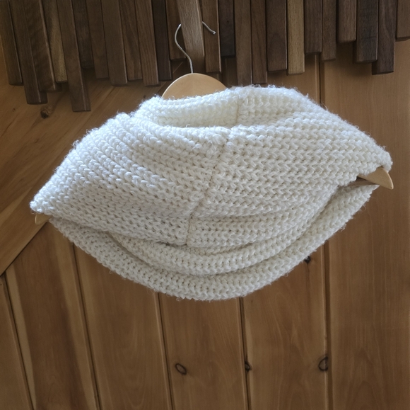 Calvin Klein scarf - Picture 3 of 4